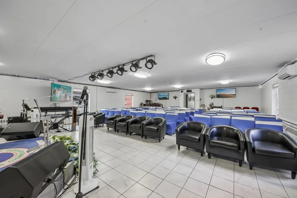 15 South East Avenue Aurora IL 60505