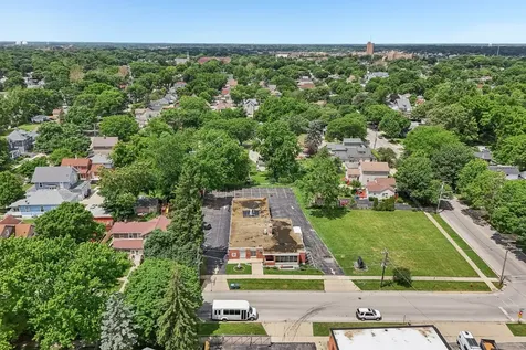 15 South East Avenue Aurora IL 60505
