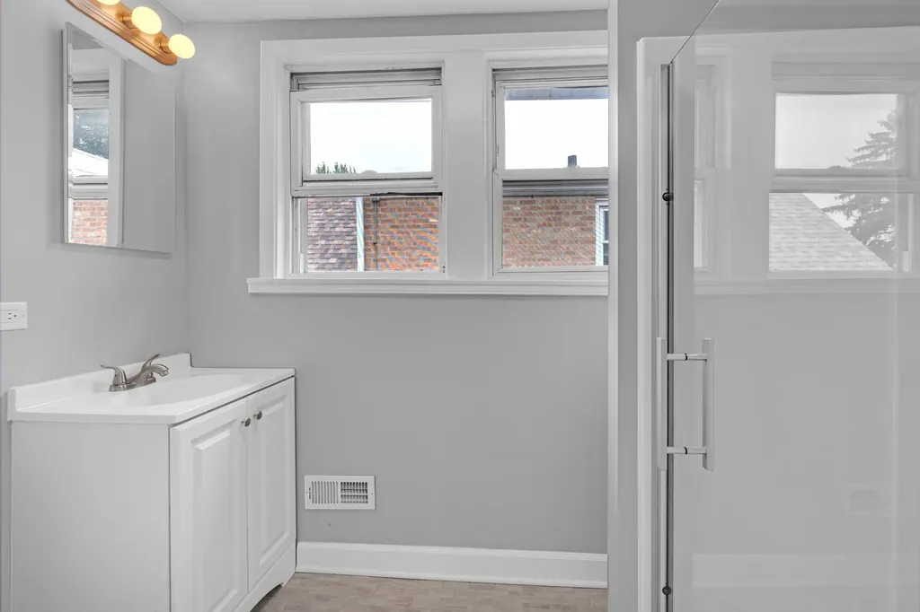 5830 North Nagle Avenue Chicago IL 60646