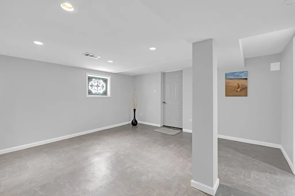 5830 North Nagle Avenue Chicago IL 60646