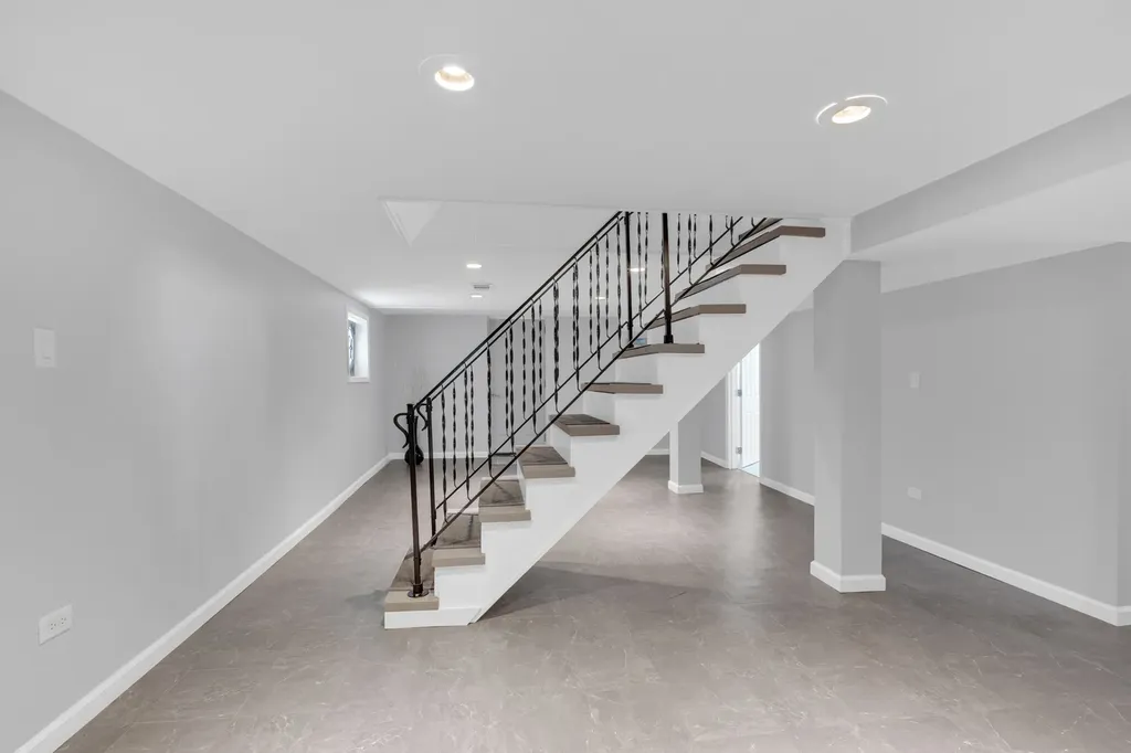 5830 North Nagle Avenue Chicago IL 60646