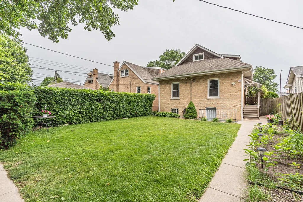 5830 North Nagle Avenue Chicago IL 60646