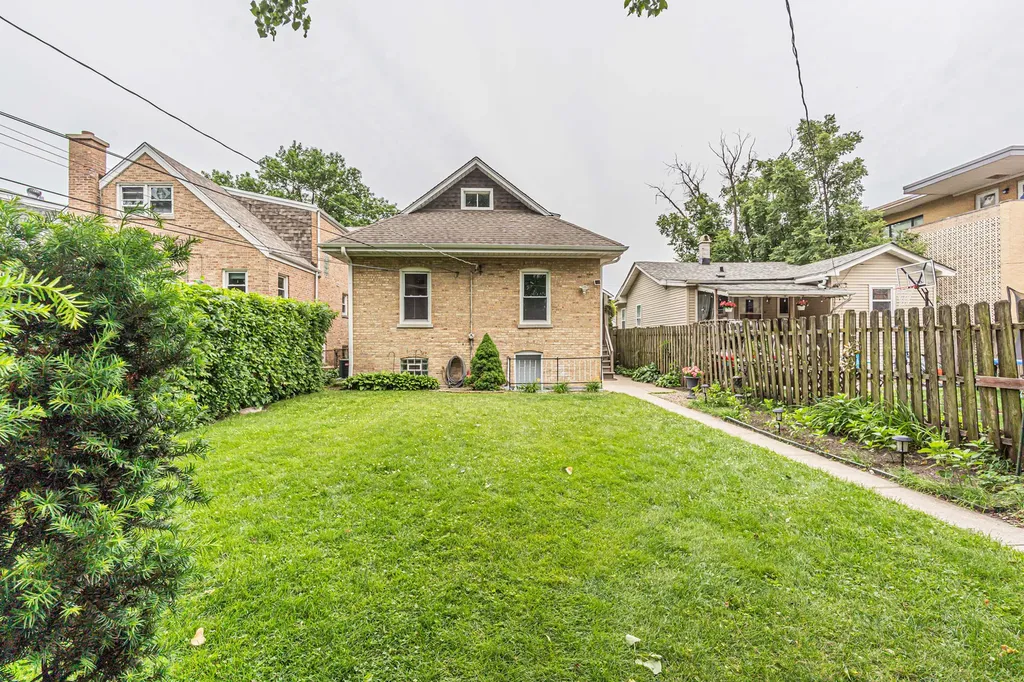 5830 North Nagle Avenue Chicago IL 60646