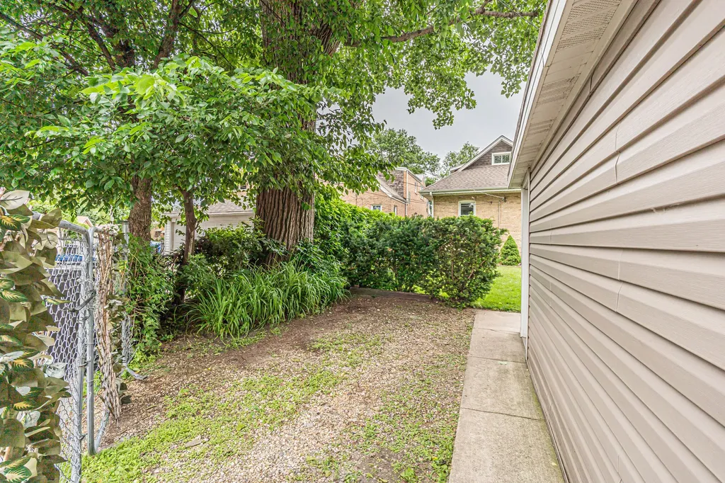 5830 North Nagle Avenue Chicago IL 60646