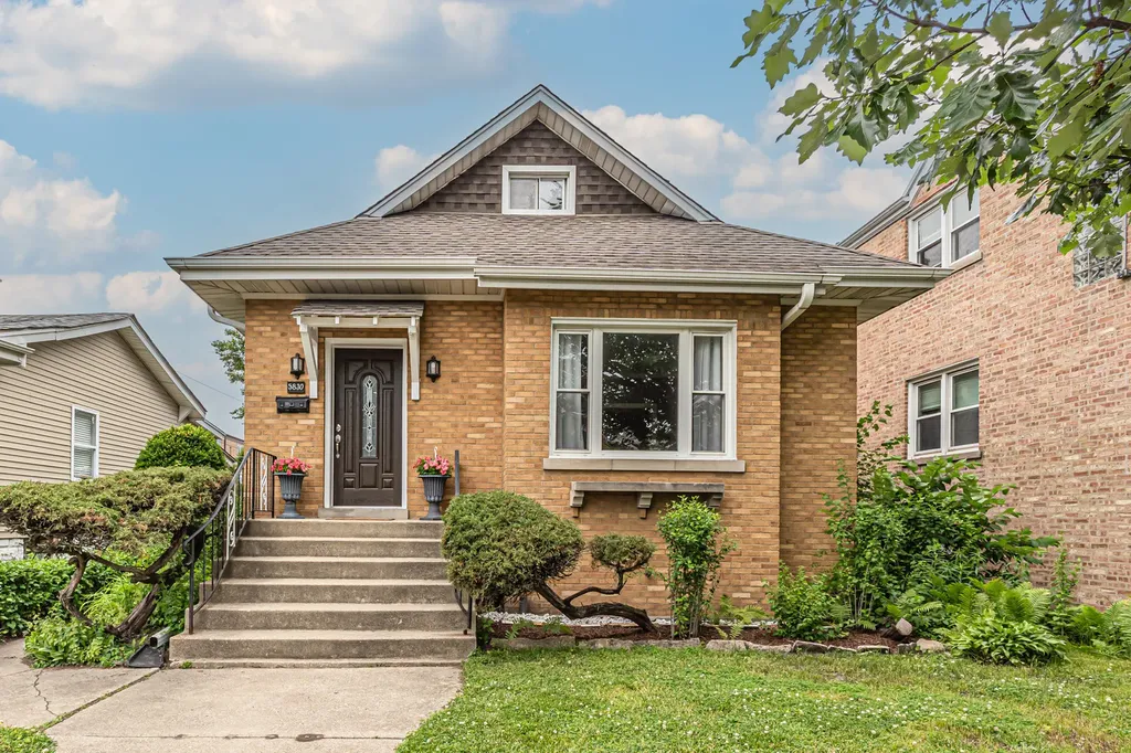 5830 North Nagle Avenue Chicago IL 60646