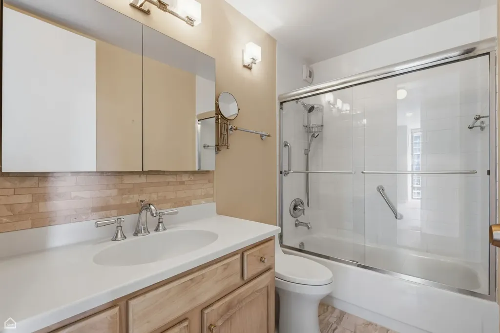 1660 North La Salle Drive Chicago IL 60614
