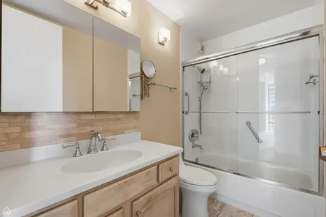 1660 North La Salle Drive Chicago IL 60614