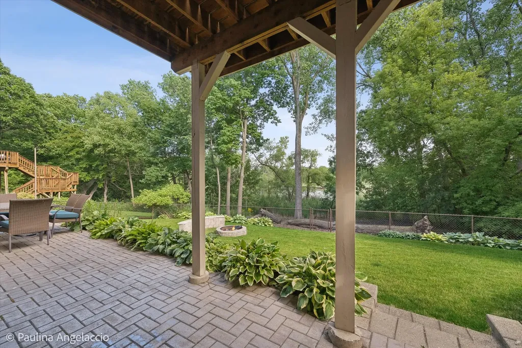 207 Lions Court Lake Zurich IL 60047