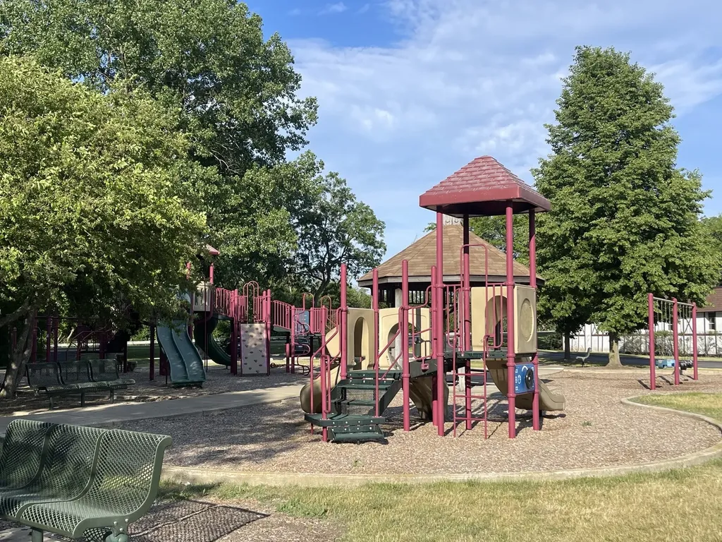 207 Lions Court Lake Zurich IL 60047