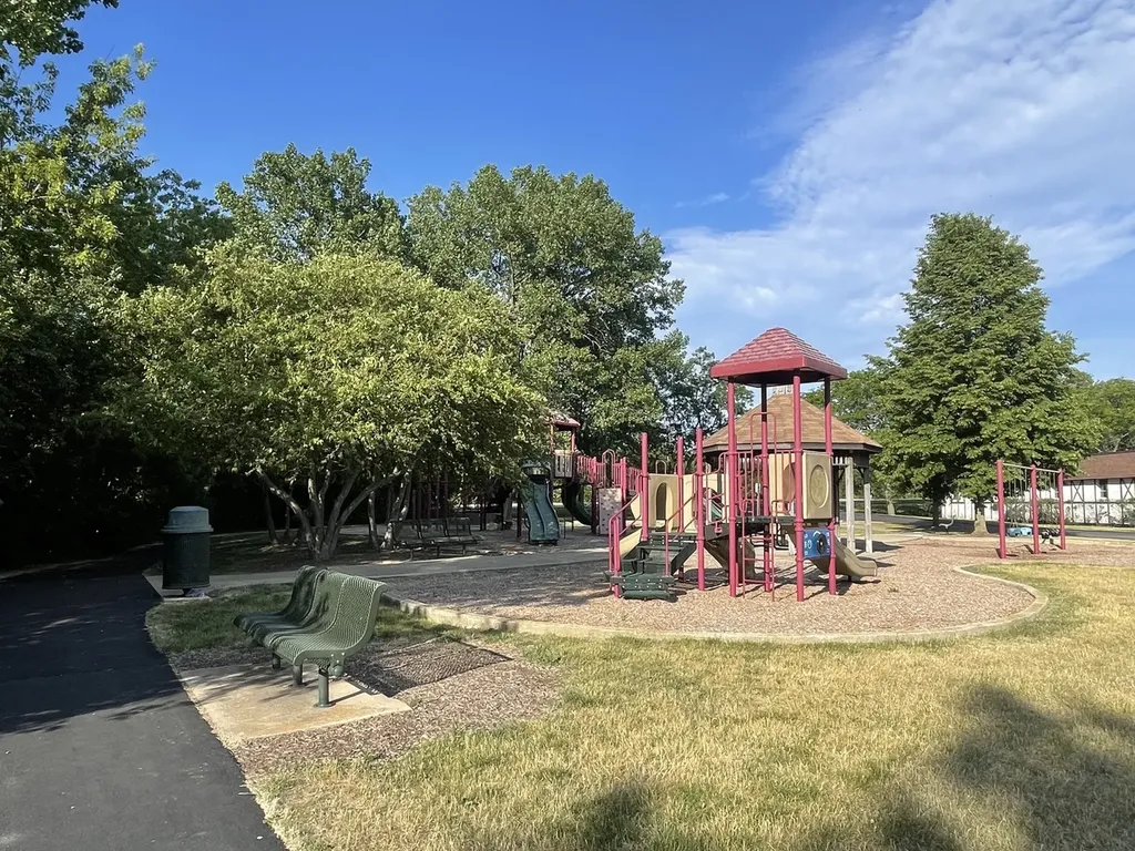 207 Lions Court Lake Zurich IL 60047