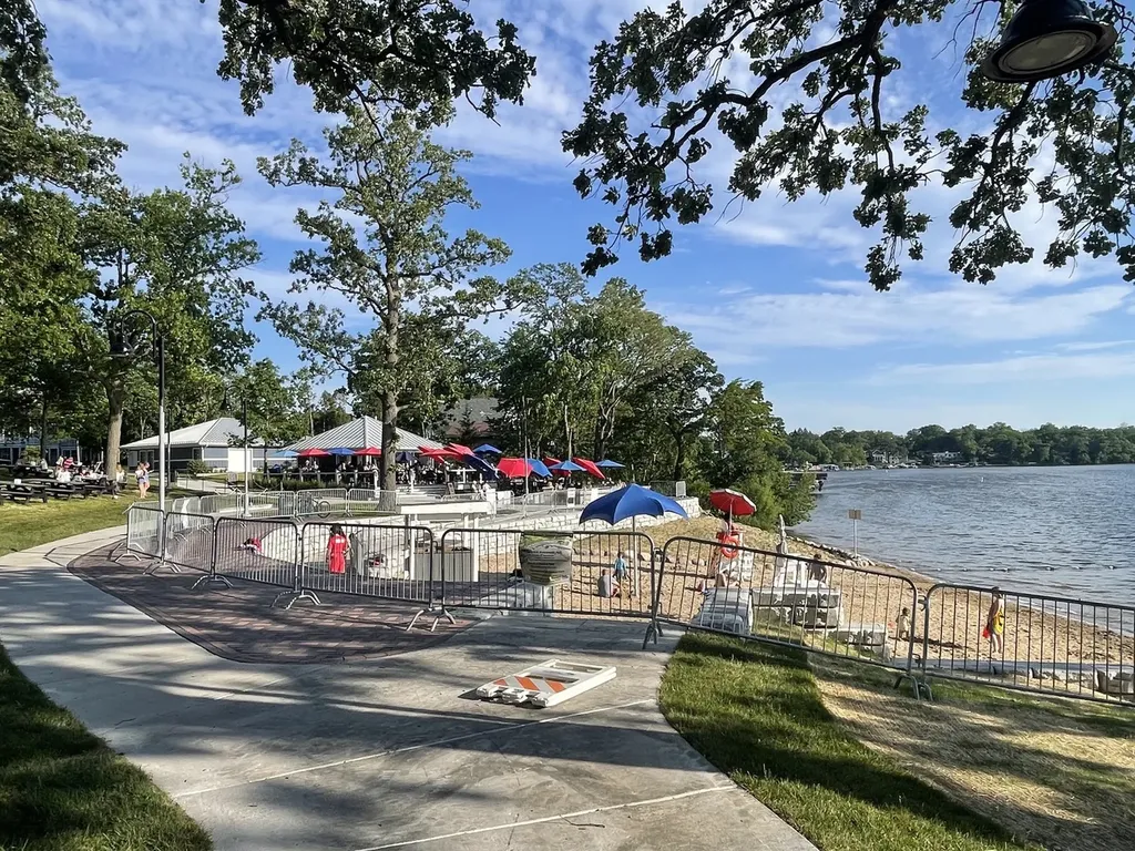 207 Lions Court Lake Zurich IL 60047