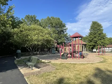 207 Lions Court Lake Zurich IL 60047