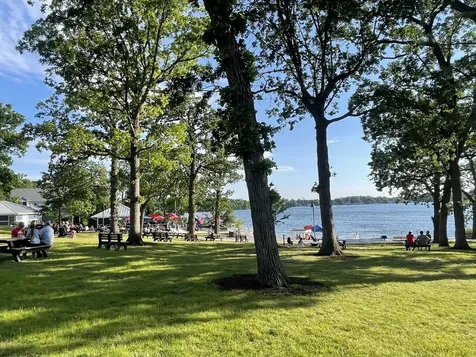 207 Lions Court Lake Zurich IL 60047
