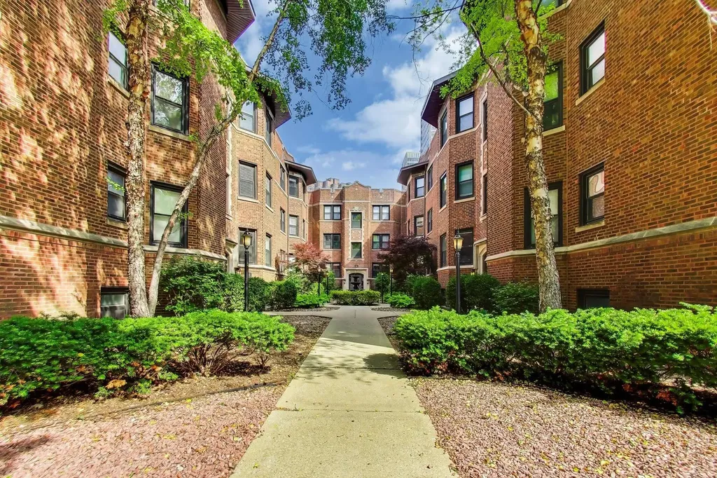 530 West Cornelia Avenue Chicago IL 60657