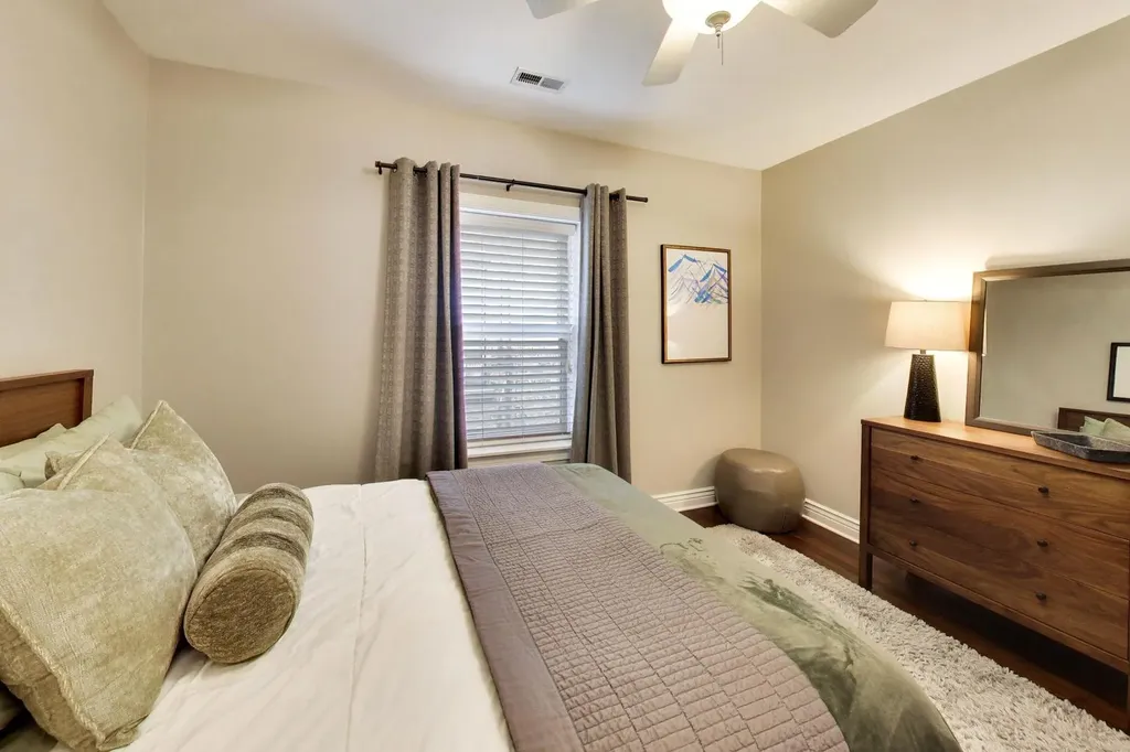 530 West Cornelia Avenue Chicago IL 60657