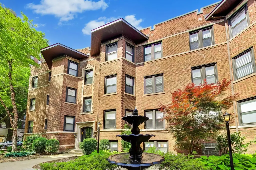 530 West Cornelia Avenue Chicago IL 60657