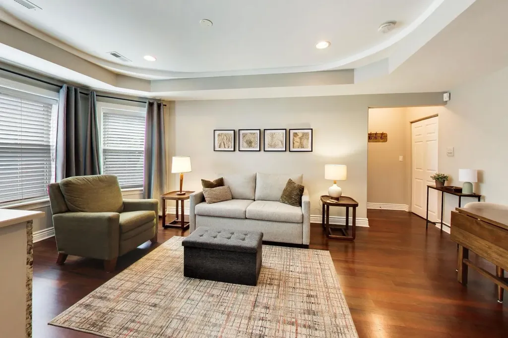 530 West Cornelia Avenue Chicago IL 60657