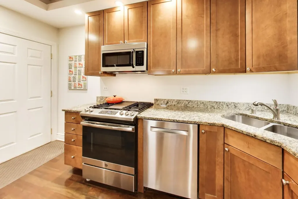 530 West Cornelia Avenue Chicago IL 60657