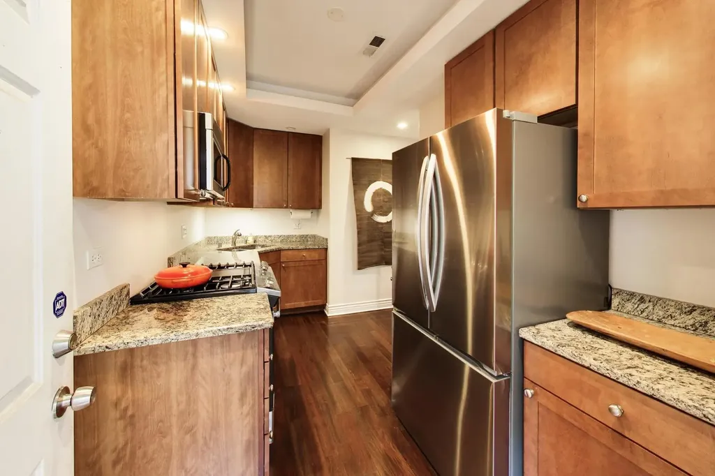 530 West Cornelia Avenue Chicago IL 60657