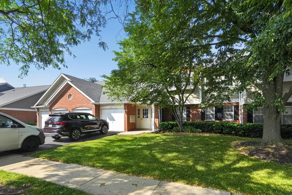 2434 Charleston Drive Schaumburg IL 60193