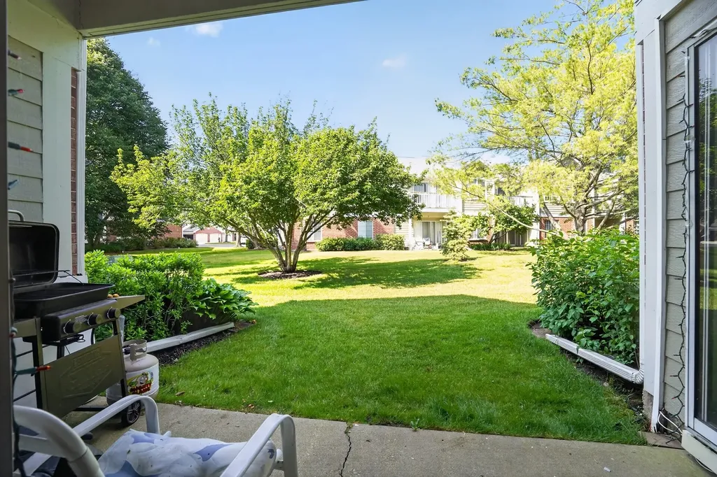 2434 Charleston Drive Schaumburg IL 60193