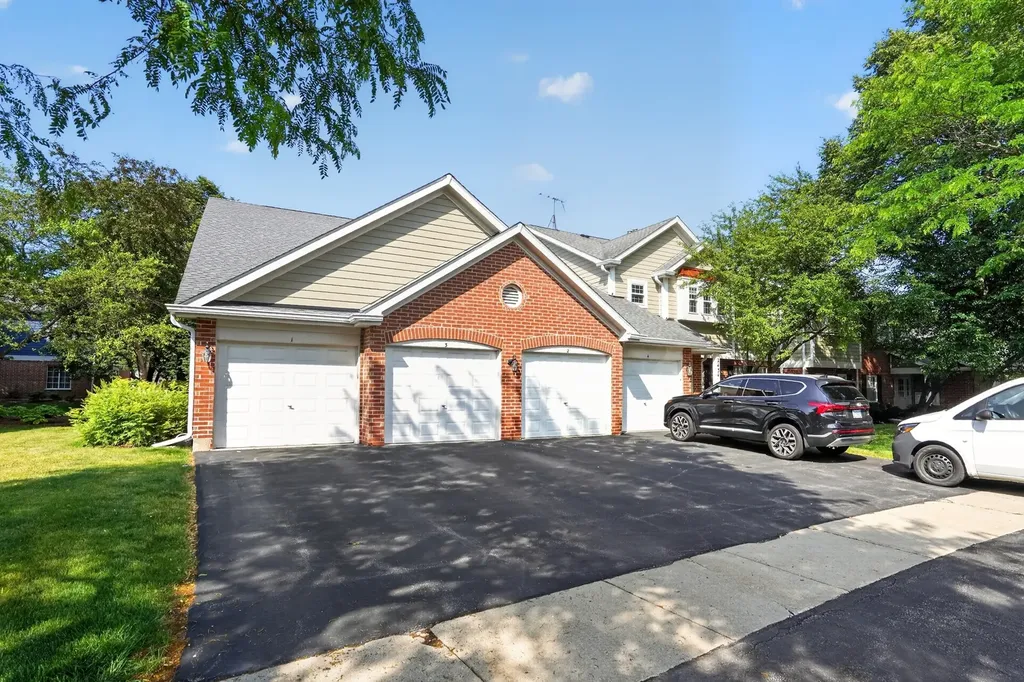2434 Charleston Drive Schaumburg IL 60193