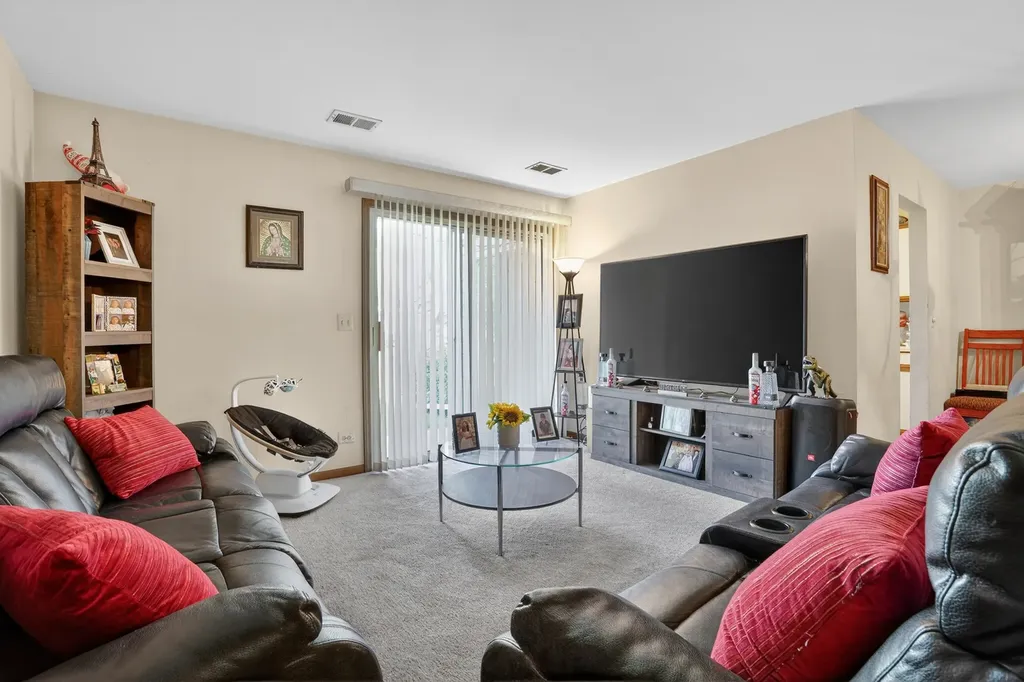 2434 Charleston Drive Schaumburg IL 60193