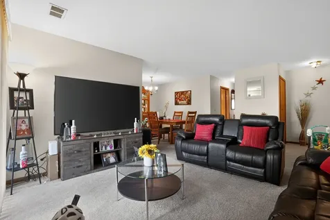 2434 Charleston Drive Schaumburg IL 60193