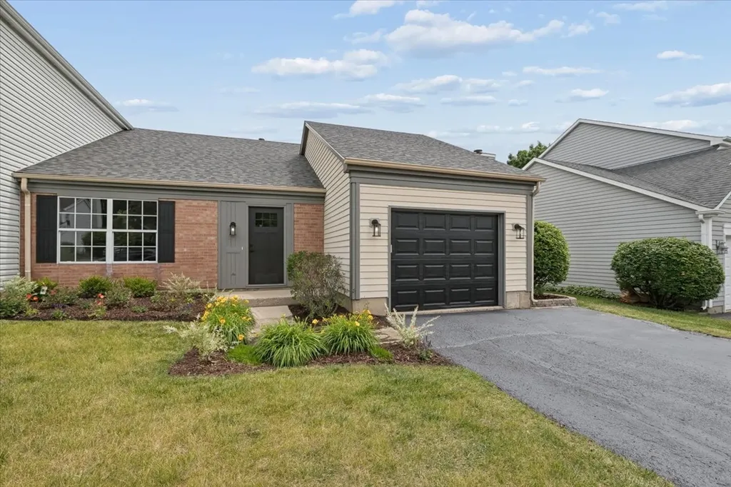 201 Bingham Circle Mundelein IL 60060