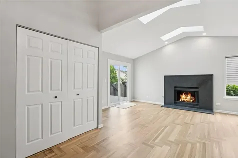 201 Bingham Circle Mundelein IL 60060