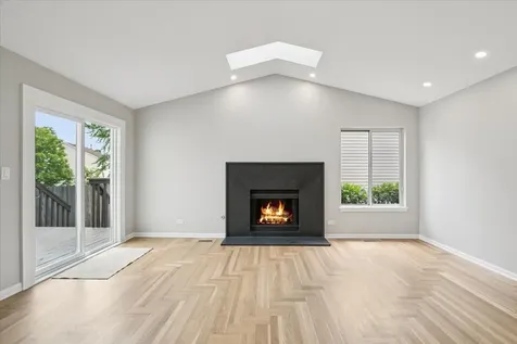 201 Bingham Circle Mundelein IL 60060