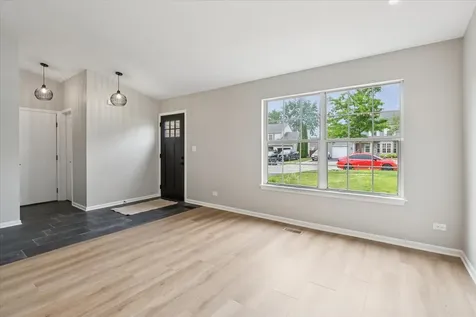 201 Bingham Circle Mundelein IL 60060