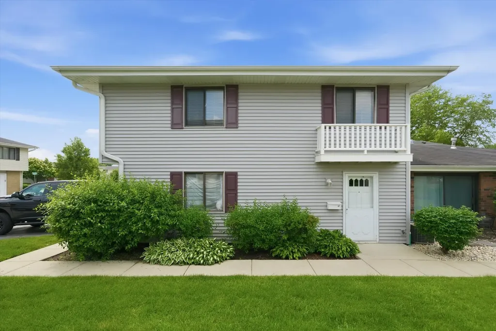 18 Dennis Court Schaumburg IL 60193