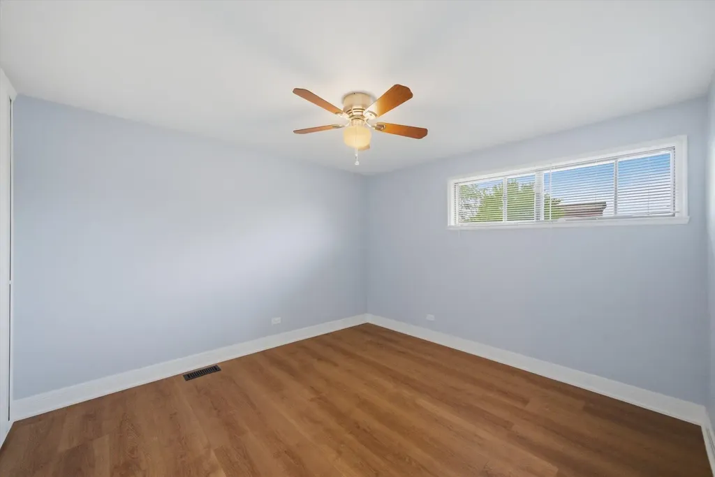 18 Dennis Court Schaumburg IL 60193