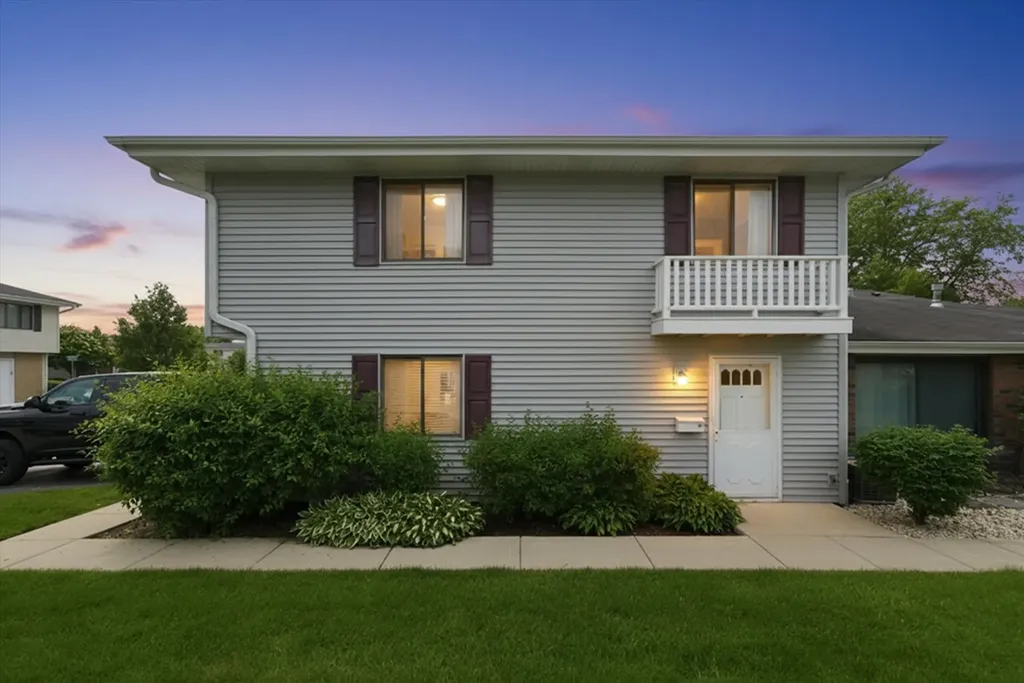 18 Dennis Court Schaumburg IL 60193