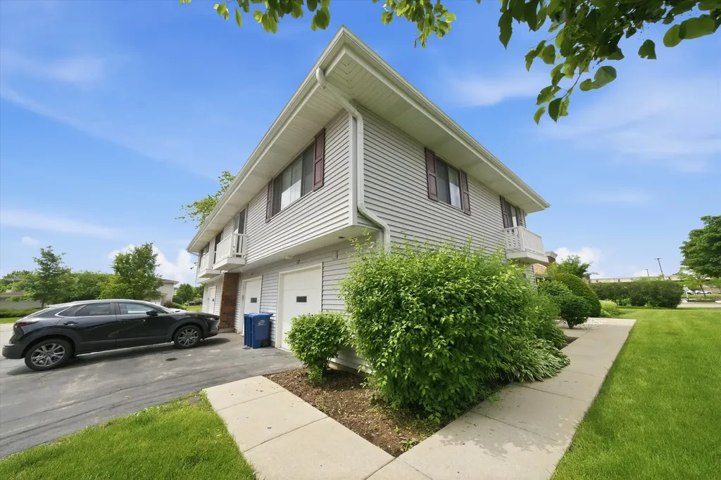 18 Dennis Court Schaumburg IL 60193