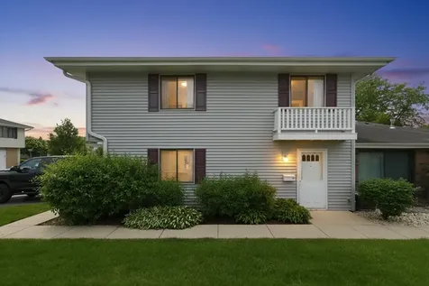18 Dennis Court Schaumburg IL 60193