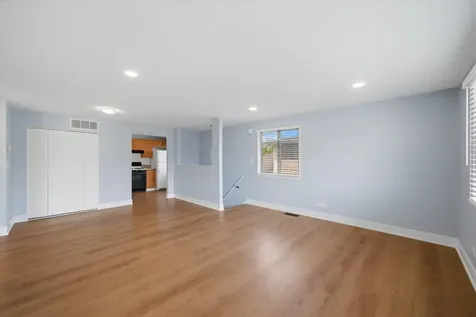 18 Dennis Court Schaumburg IL 60193