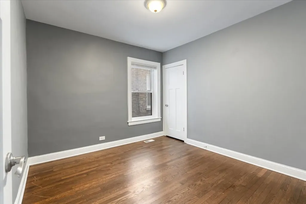 4131 West Nelson Street Chicago IL 60641