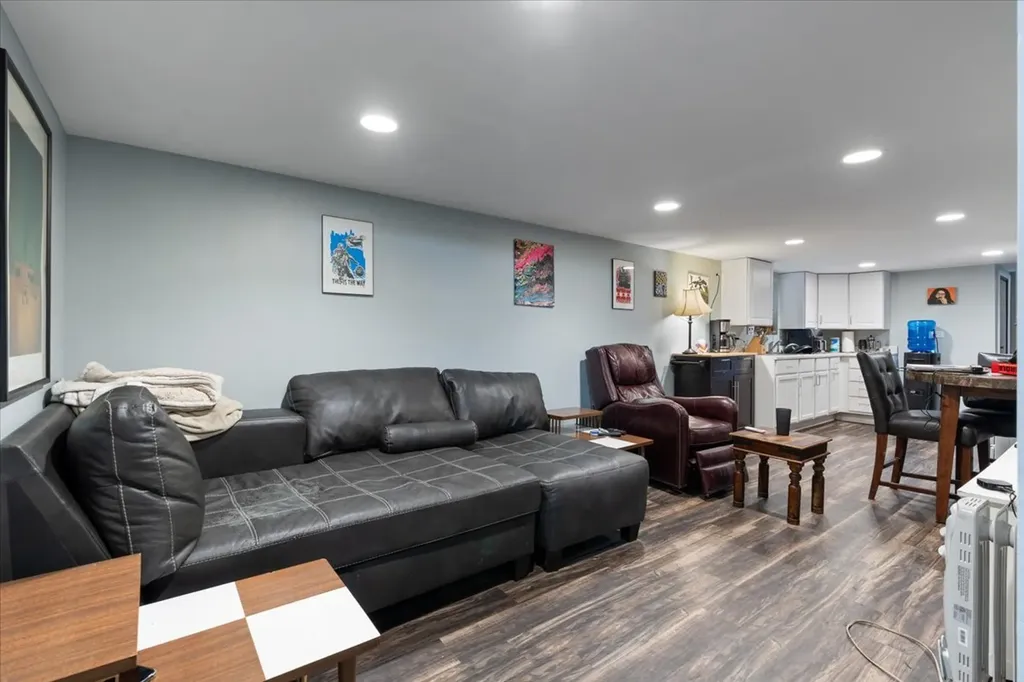 4131 West Nelson Street Chicago IL 60641