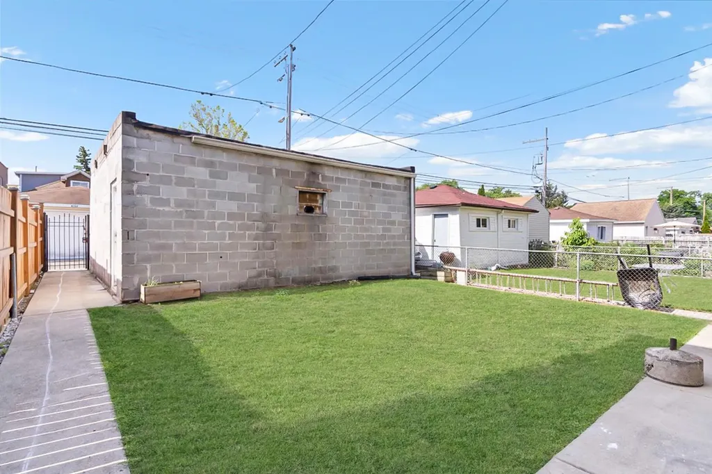 4131 West Nelson Street Chicago IL 60641