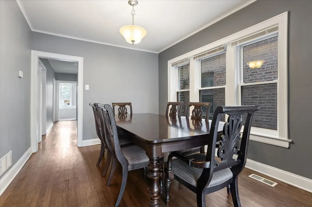 4131 West Nelson Street Chicago IL 60641