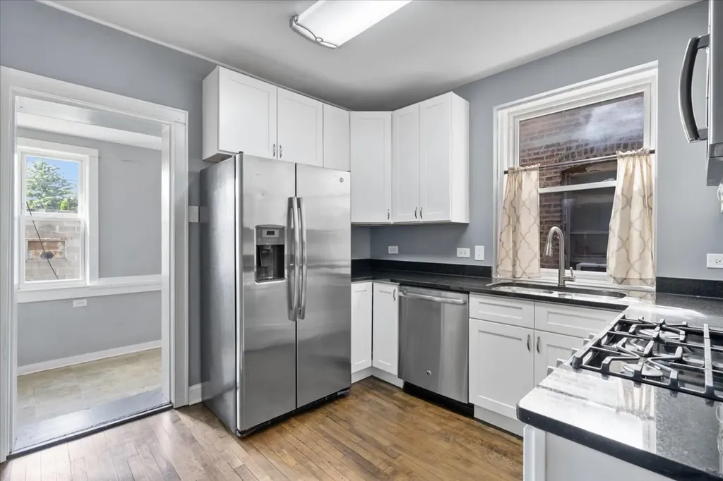 4131 West Nelson Street Chicago IL 60641