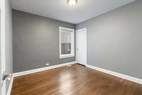 4131 West Nelson Street Chicago IL 60641