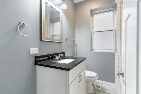 4131 West Nelson Street Chicago IL 60641