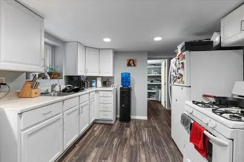 4131 West Nelson Street Chicago IL 60641