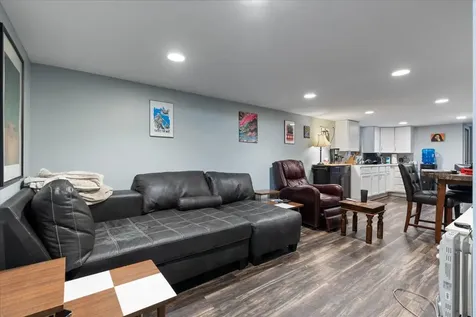 4131 West Nelson Street Chicago IL 60641