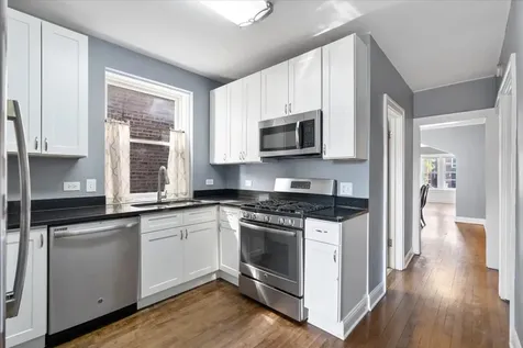 4131 West Nelson Street Chicago IL 60641