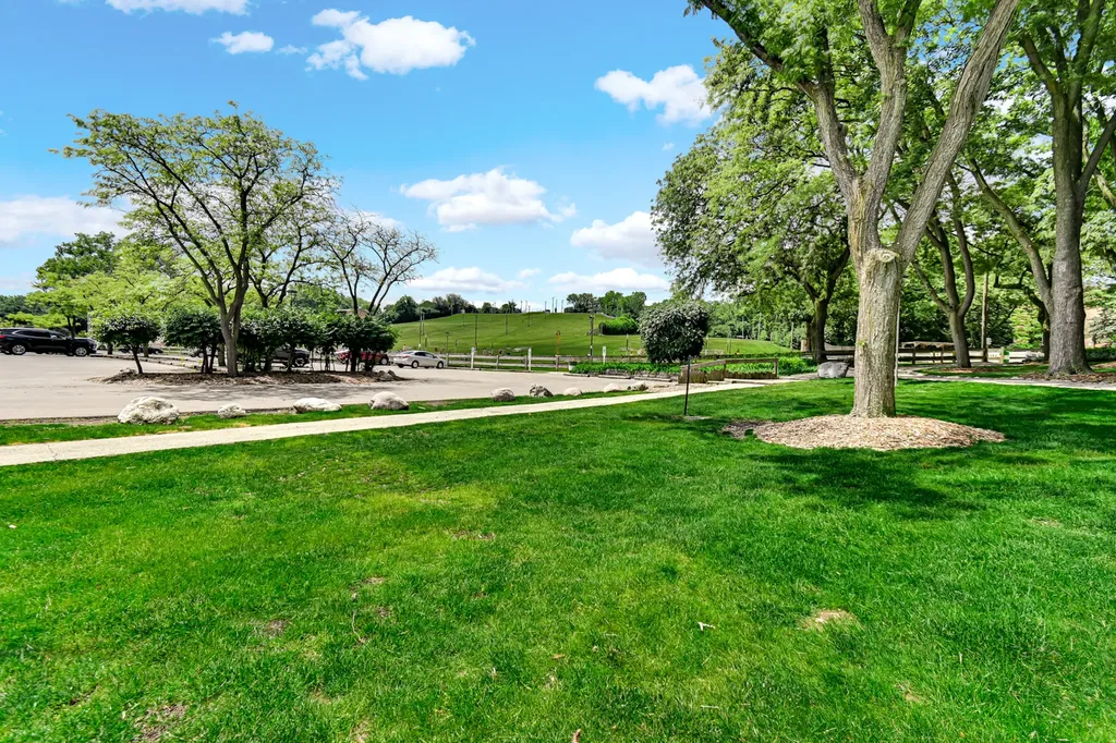 5503 Lakeside Drive Lisle IL 60532