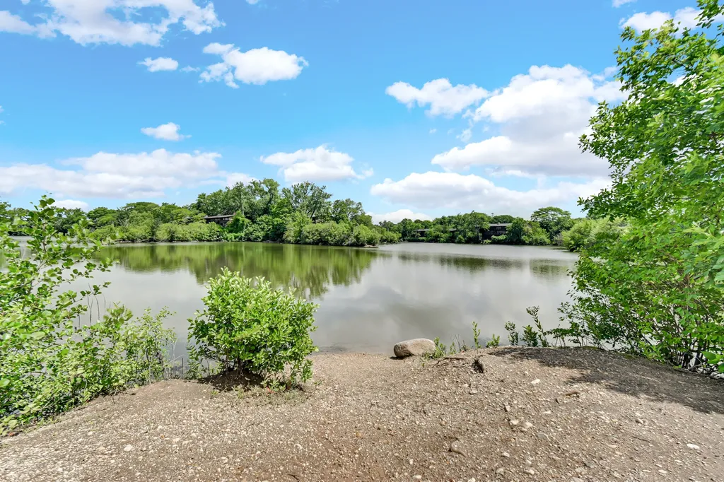 5503 Lakeside Drive Lisle IL 60532
